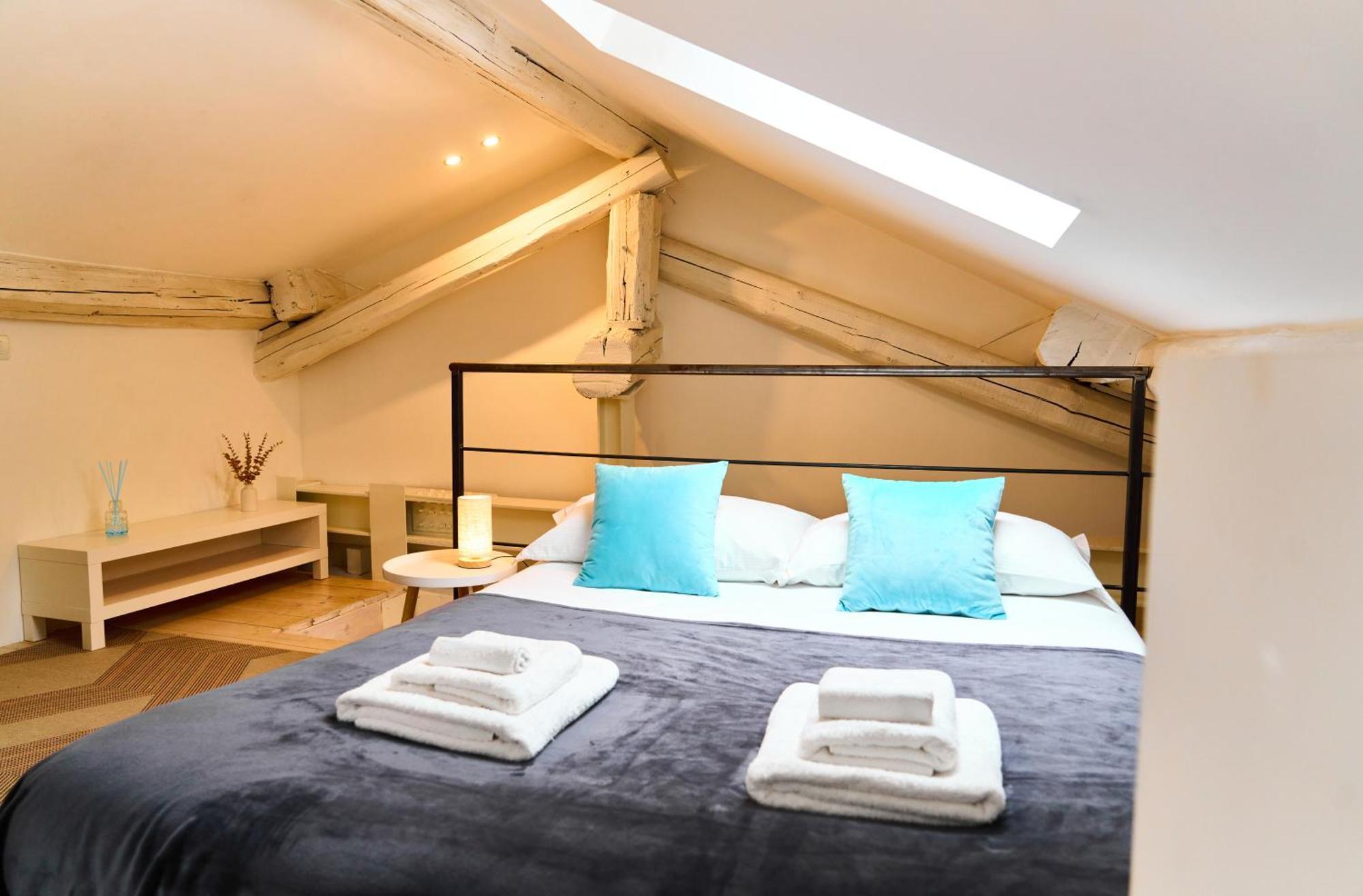 Riverside Loft Navigli - Spacious Two-Bedroom Apartment Milão Exterior foto