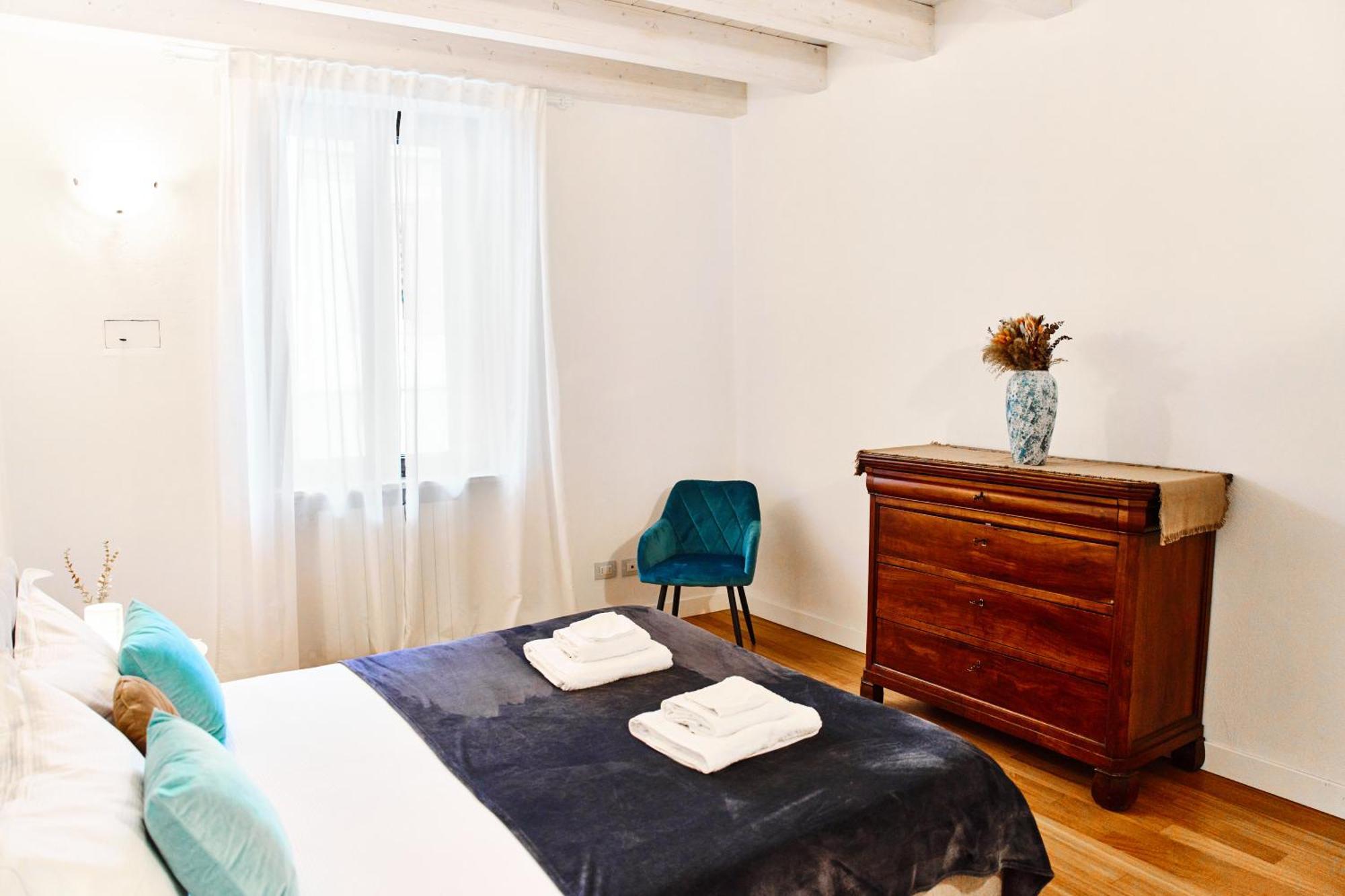 Riverside Loft Navigli - Spacious Two-Bedroom Apartment Milão Exterior foto
